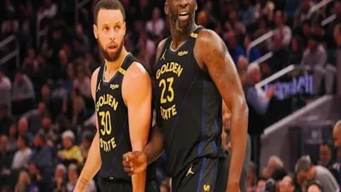 国足客场对阵沙特延续442阵型，塞鸟坐镇中场引领新攻势